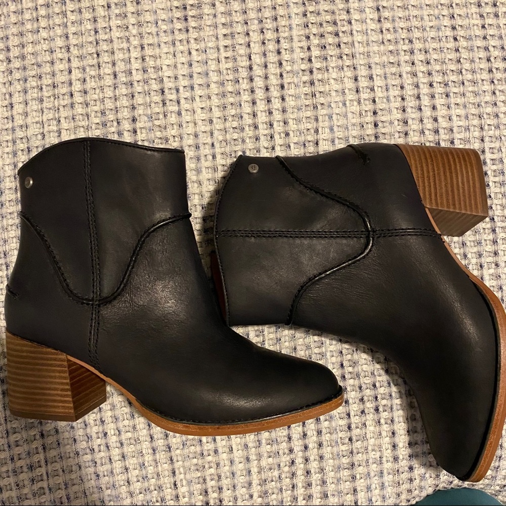 UGG Annie Boot